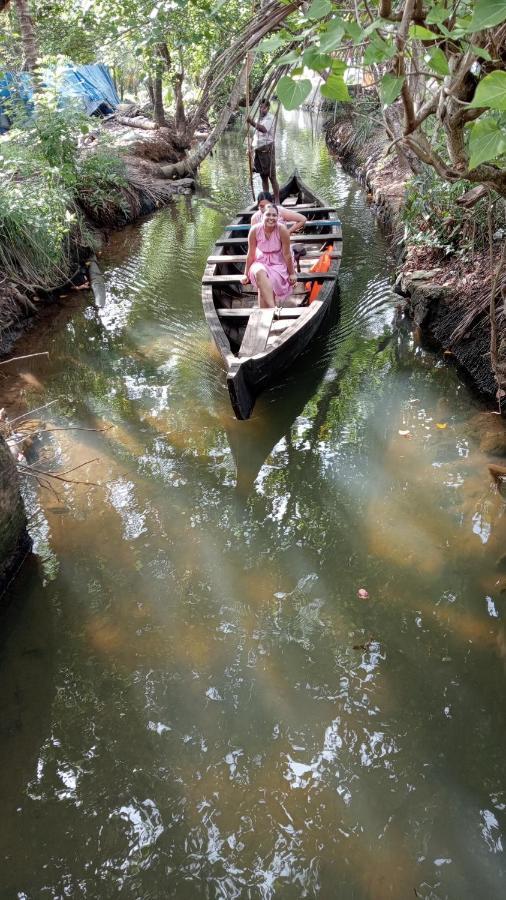 Prakruthi Residency Munroeisland Homestay Mundrothuruth
