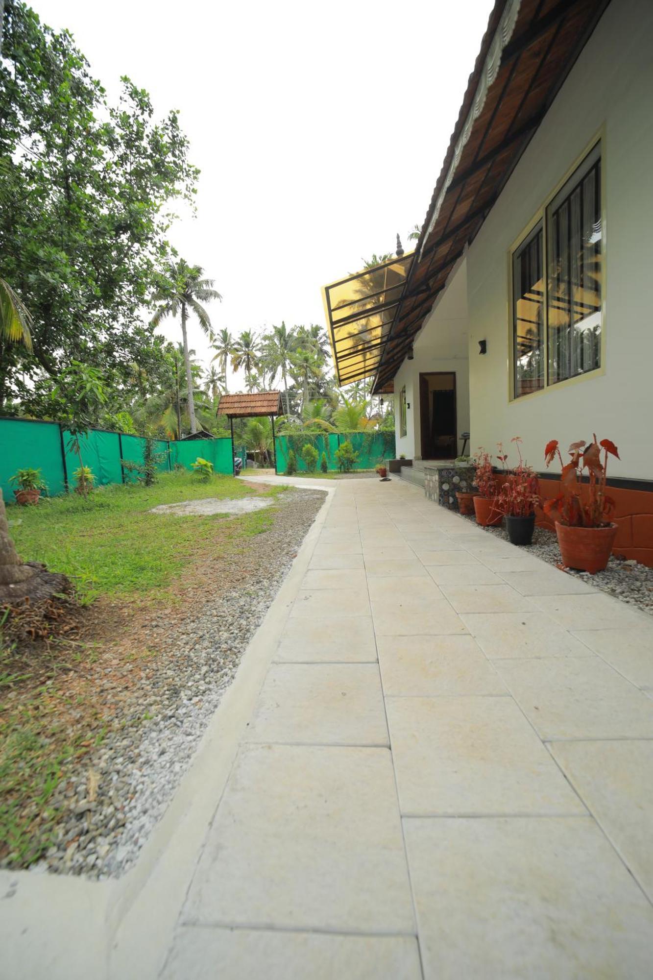 Prakruthi Residency Munroeisland Homestay *