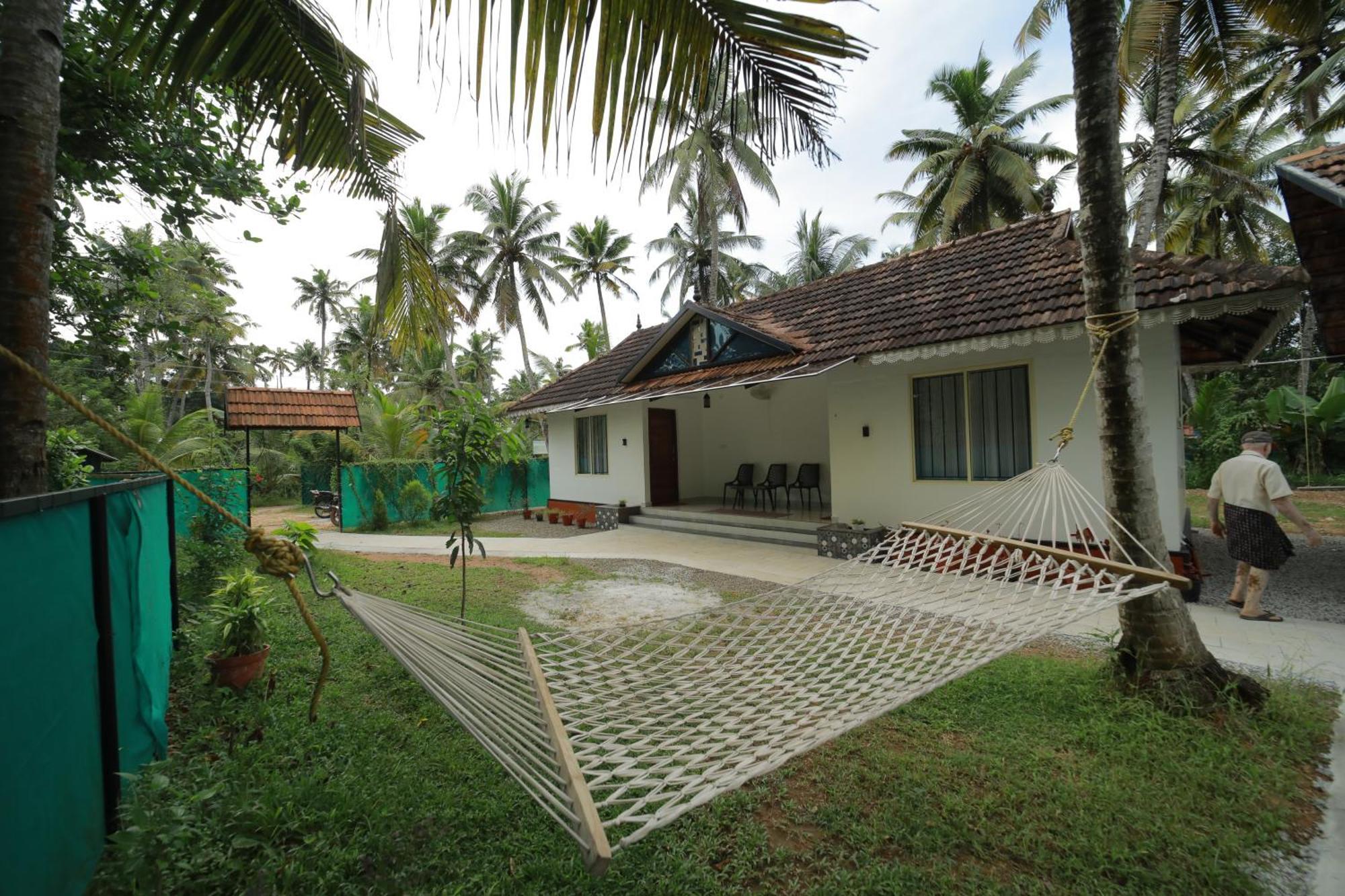 Prakruthi Residency Munroeisland Homestay *