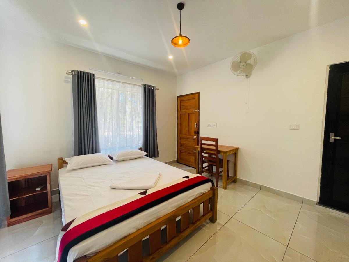 Prakruthi Residency Munroeisland Homestay *