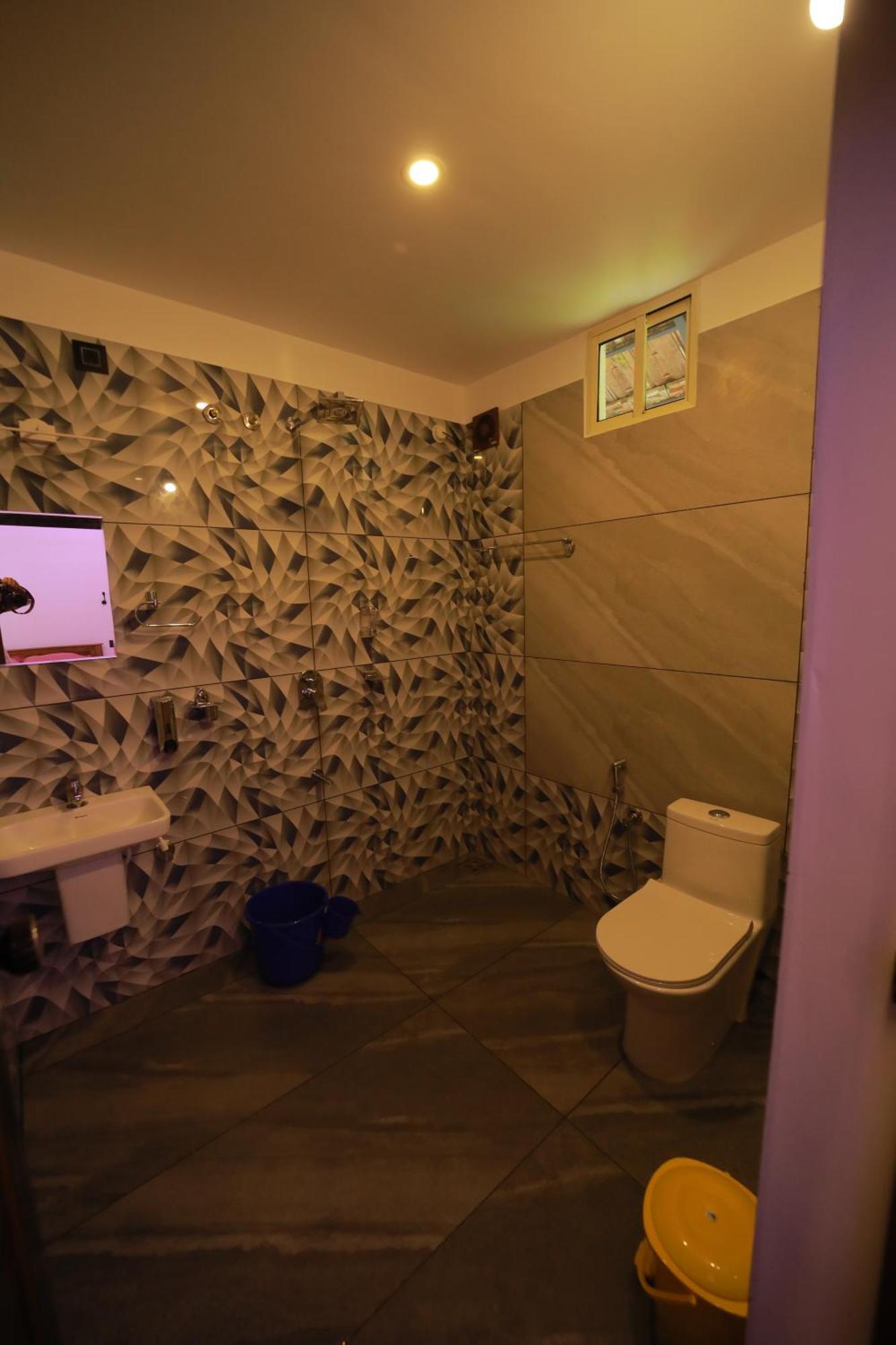 Prakruthi Residency Munroeisland Homestay